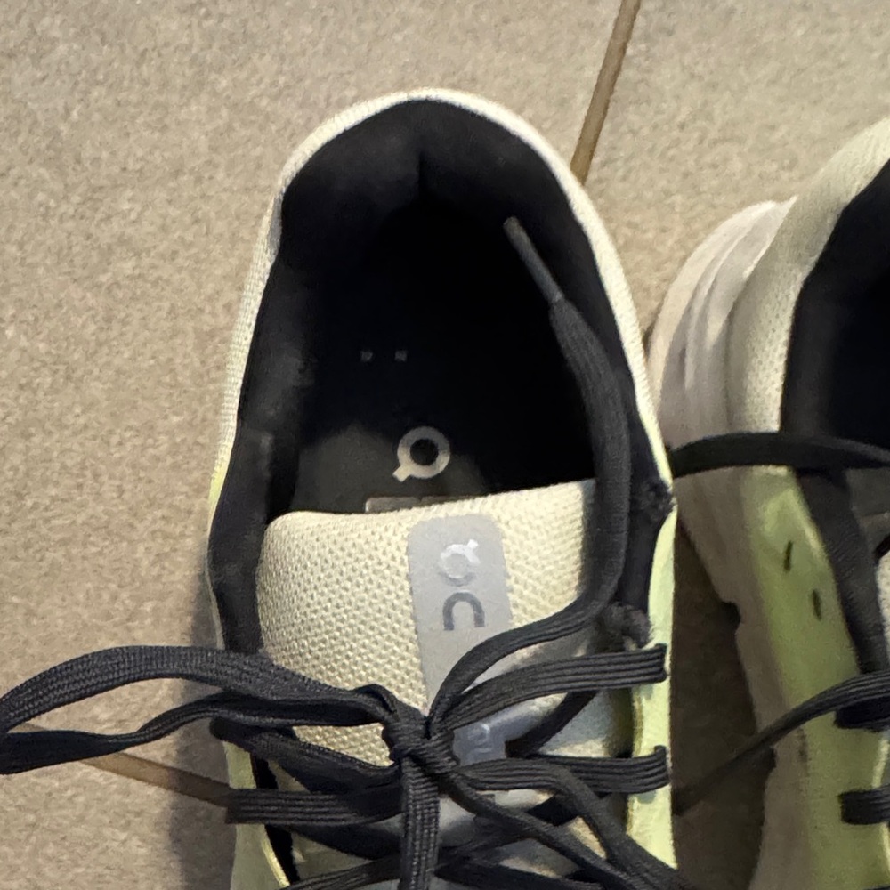 ON CLOUD runner Women's Sneakers - White neon yellow and Black - Picture 2 of 3